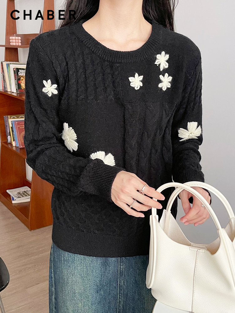 chaber巧帛冬季新品甜美减龄麻花立体钩花内搭外穿圆领套头针织衫