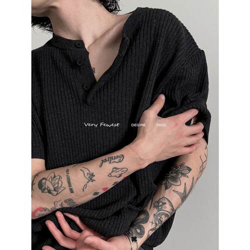 简约不失设计感半开襟短袖针织衫