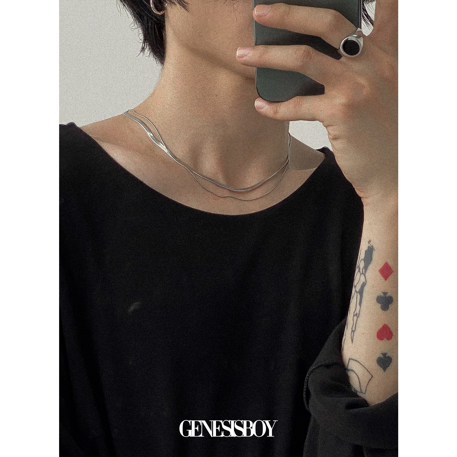 색이 바래거나 녹슬지 않고 남녀노소 누구나 착용 가능한 GENESISBOY 금욕풍 뱀뼈 짧은 목걸이