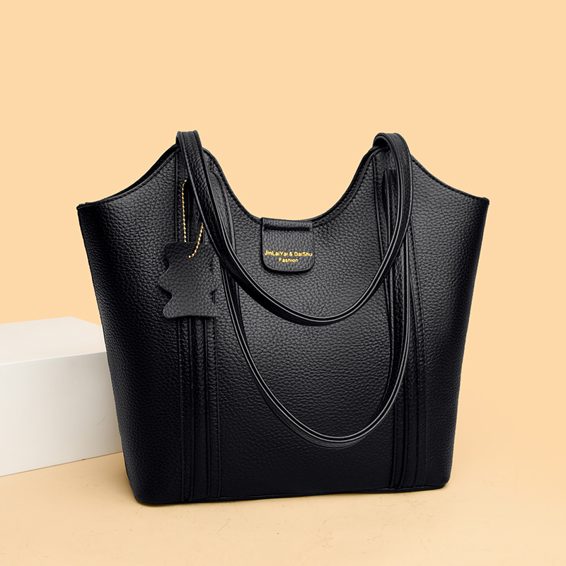 真皮通勤大容量水桶包单肩女包