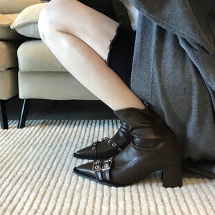 炒鸡显瘦 高级感炸街小短靴今年流行配裙子皮带扣尖头粗跟瘦瘦靴
