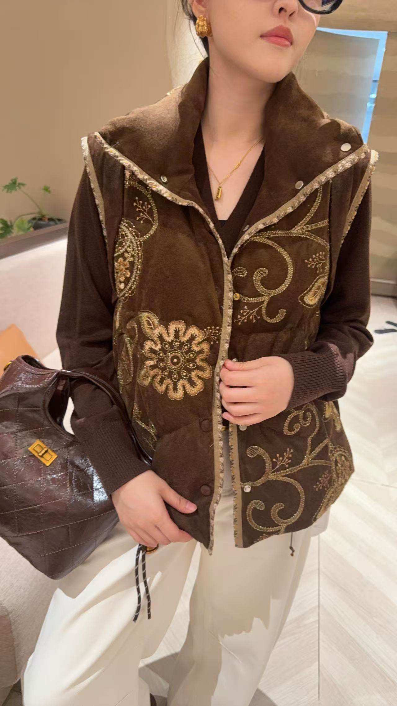 欧洲站2025冬季新款DT.Dong设计感钉珠刺绣羽绒服马甲百搭外套女,女装/女士精品,羽绒服,淘宝优惠券,粉丝福利购,淘宝优惠卷