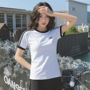 阿迪达斯三叶草短袖女子26新款透气运动休闲修身T恤KD3683/KD3684