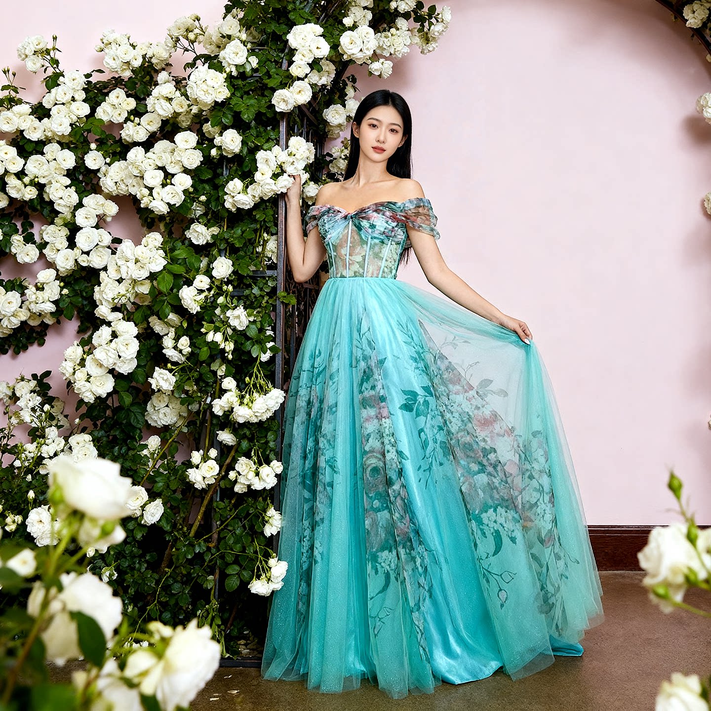 高端晚礼服出租女宴会气质设计感小众轻奢高级主持人年会拍摄写真