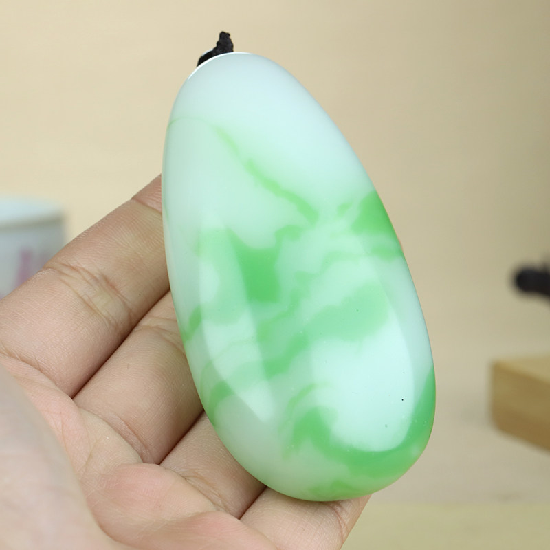 天然原石把件和田玉青花籽料