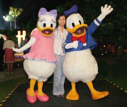 唐老鸭黛丝表演道具行走卡通人偶