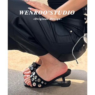 绝美黑色贝壳扣坡跟凉鞋女夏季外穿2026新款法式配裙子高跟凉拖鞋