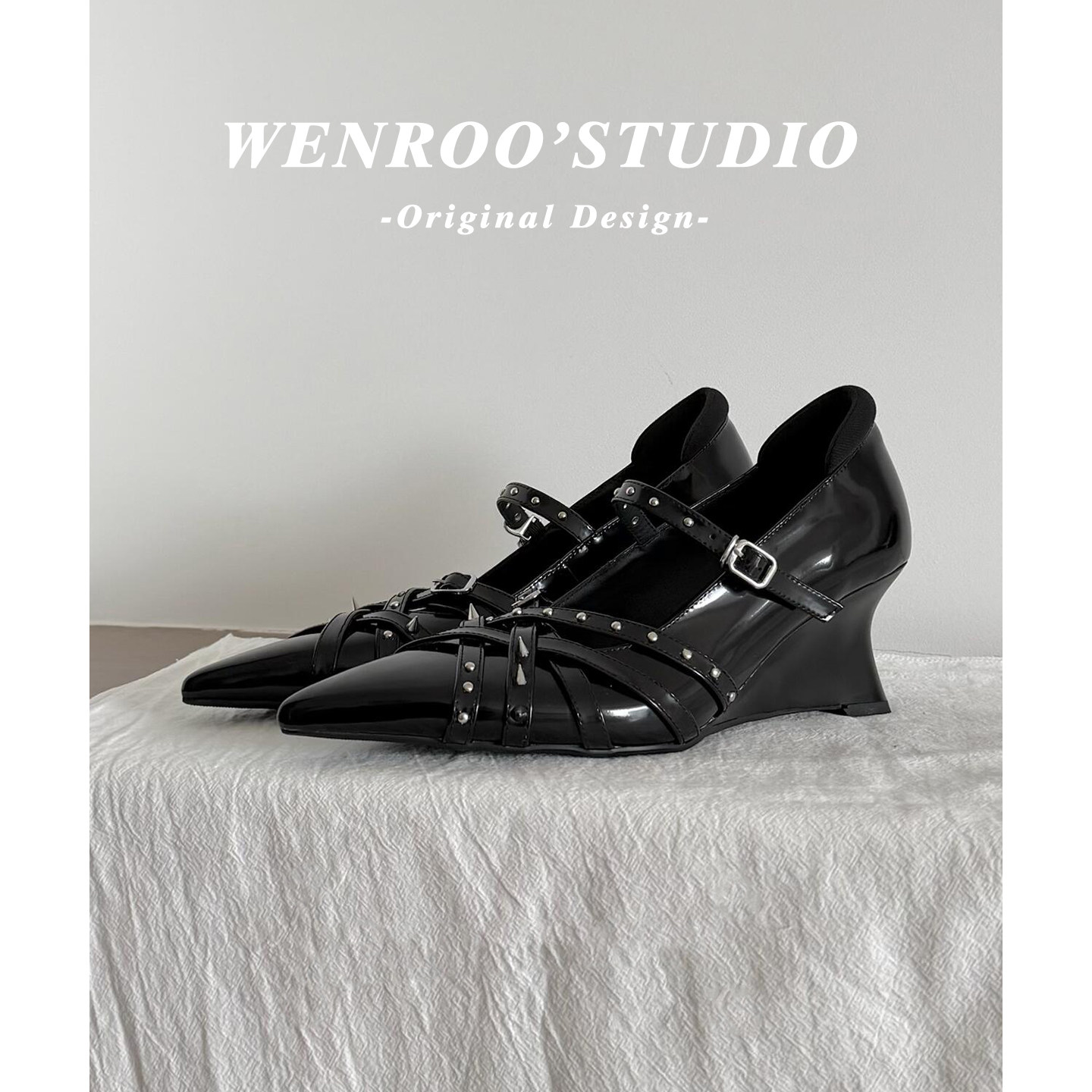 黑色辣妹铆钉扣带坡跟单鞋女2026春夏季新款复古尖头玛丽珍高跟鞋