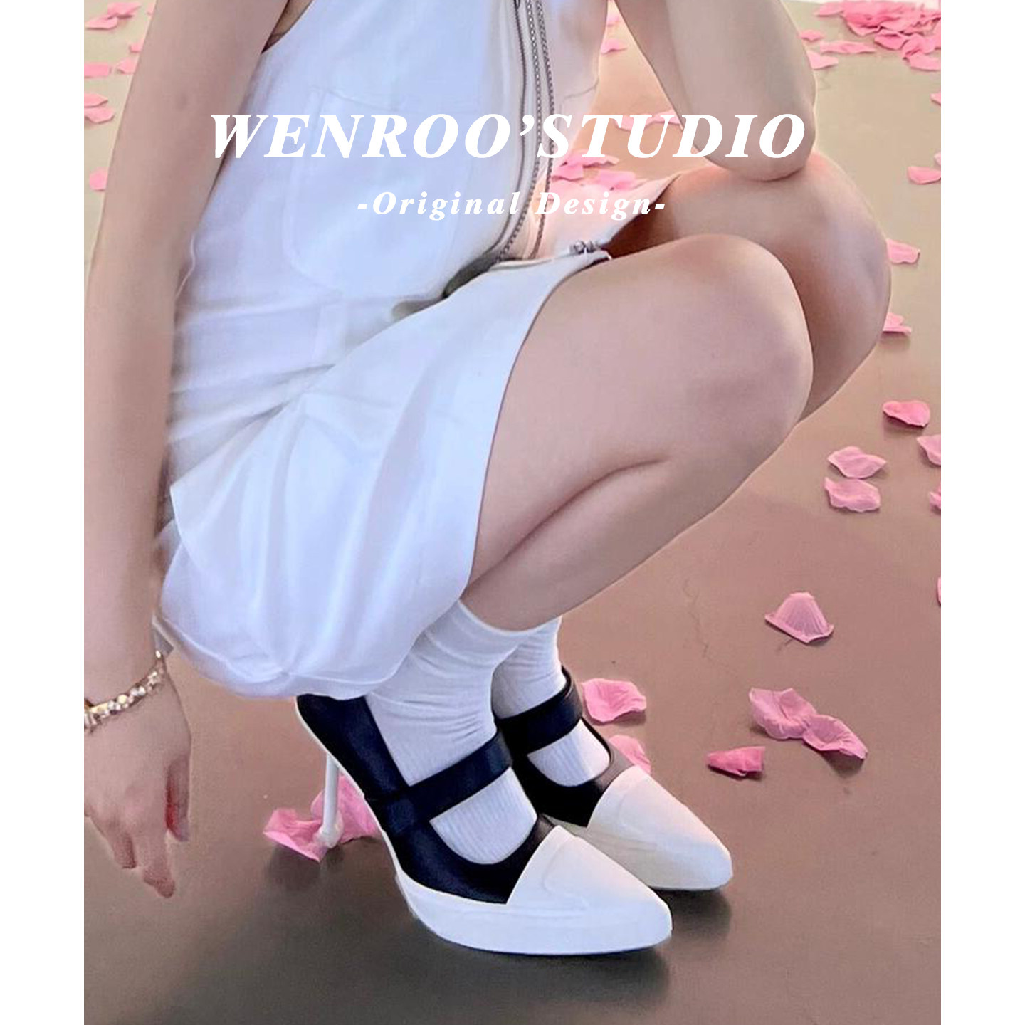 休闲运动风尖头魔术贴帆布高跟鞋女2026夏季新款复古黑色细跟单鞋