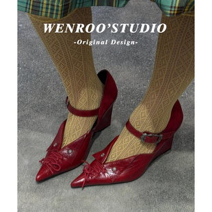 红色复古系带坡跟高跟鞋女2026年春季新款翻领侧空玛丽珍尖头单鞋