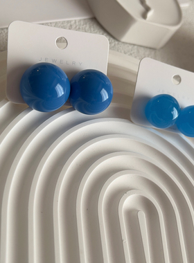 原创《克莱因蓝》ins配色 显白蓝色冰透925纯银耳环圆球树脂耳钉