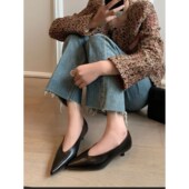 里外全真皮2026春新款 中跟尖头单鞋 胎牛皮奶奶鞋 小猫跟V口女巫鞋