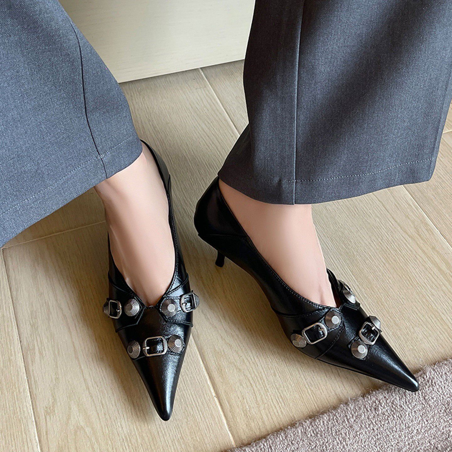 老钱风真皮法式气质尖头浅口优雅细跟铆钉皮带扣高跟鞋黑色单鞋女