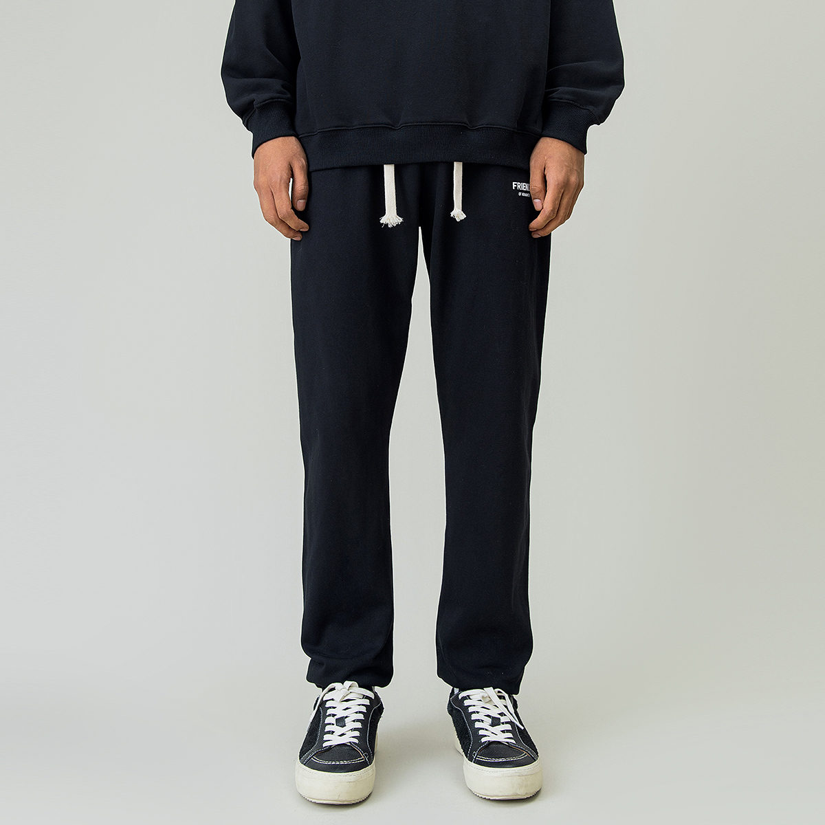 厚印字母运动束脚卫裤