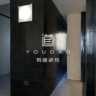 复古碳黑色长条瓷砖卫生间民宿酒店咖啡厅商业背景墙砖酒吧亮哑光