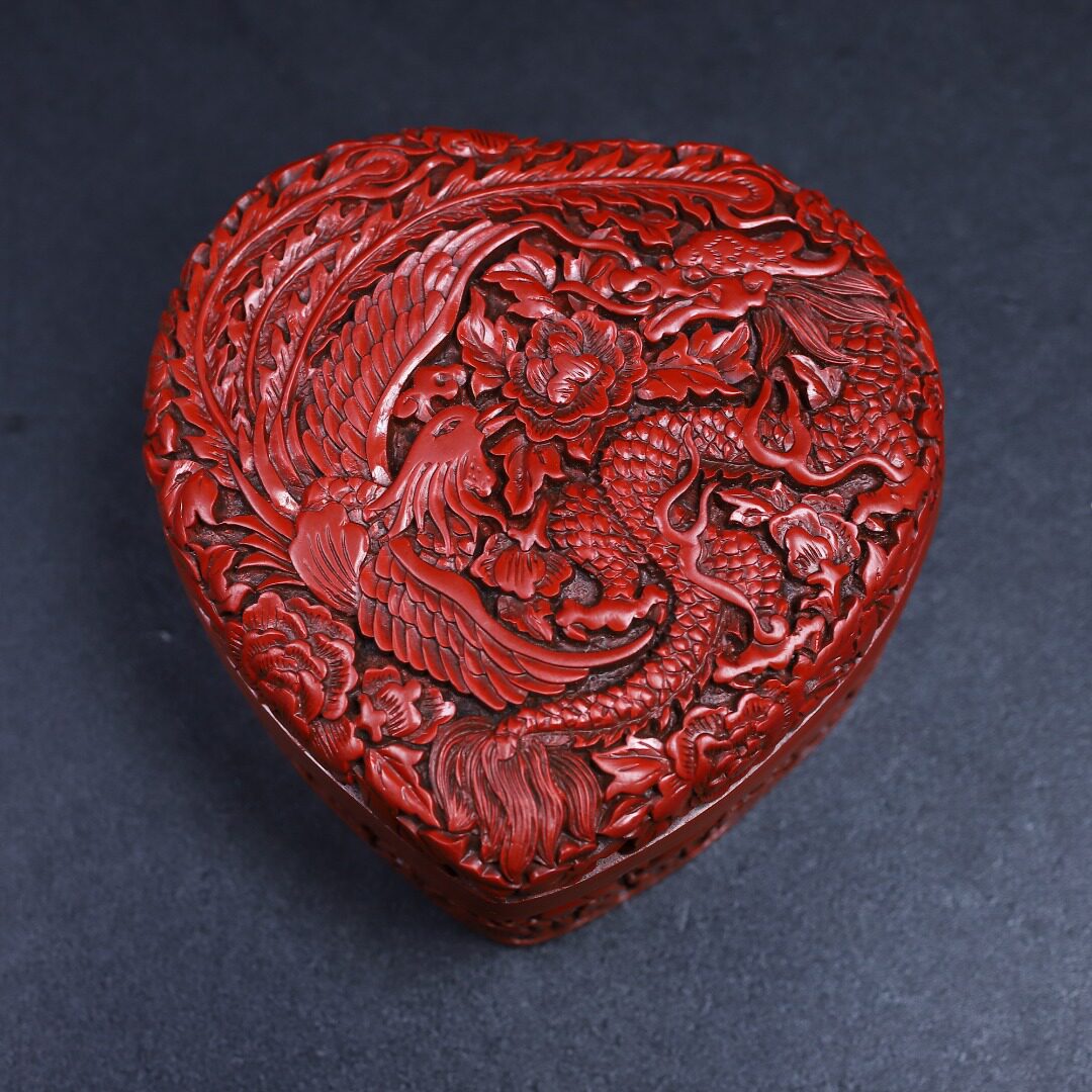 古玩老货民间收藏旧物件老工艺剔红漆器雕刻心形龙凤首饰盒礼品