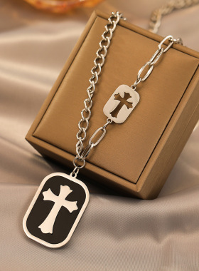 2023年新款十字架项链小众设计感方牌吊坠复古百搭个性毛衣链配饰