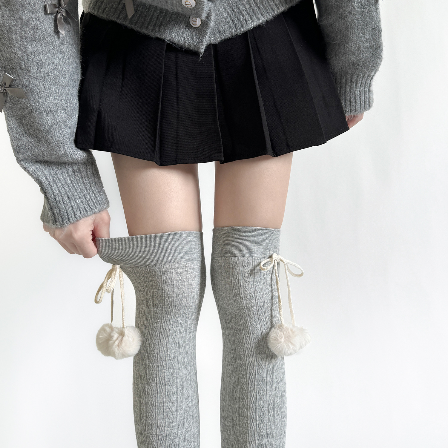 秋冬新品微压麻花过膝高筒袜日系可爱毛球长筒袜纯色甜美袜子春秋