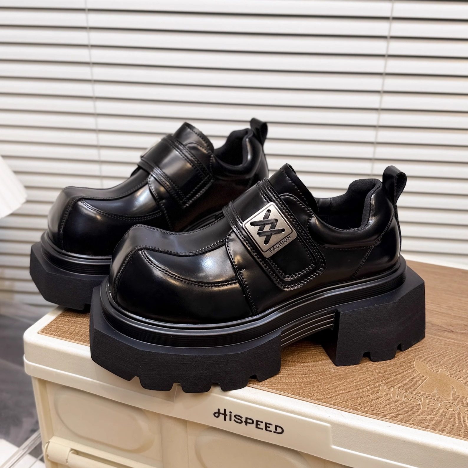 日本OFFCAT真皮厚底大头德比JK小皮鞋女2026款魔术贴欧货乐福单鞋