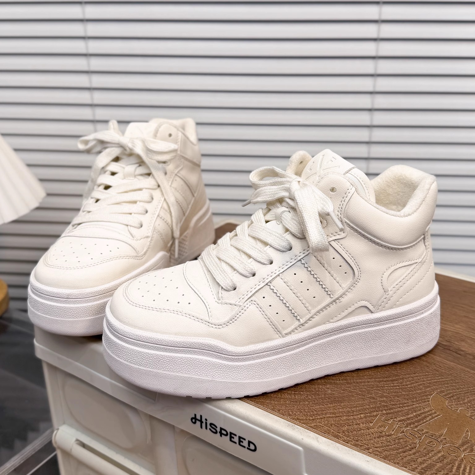 日本OFFCAT真皮加绒高帮小白鞋女2025冬季新款防滑保暖百搭休闲鞋