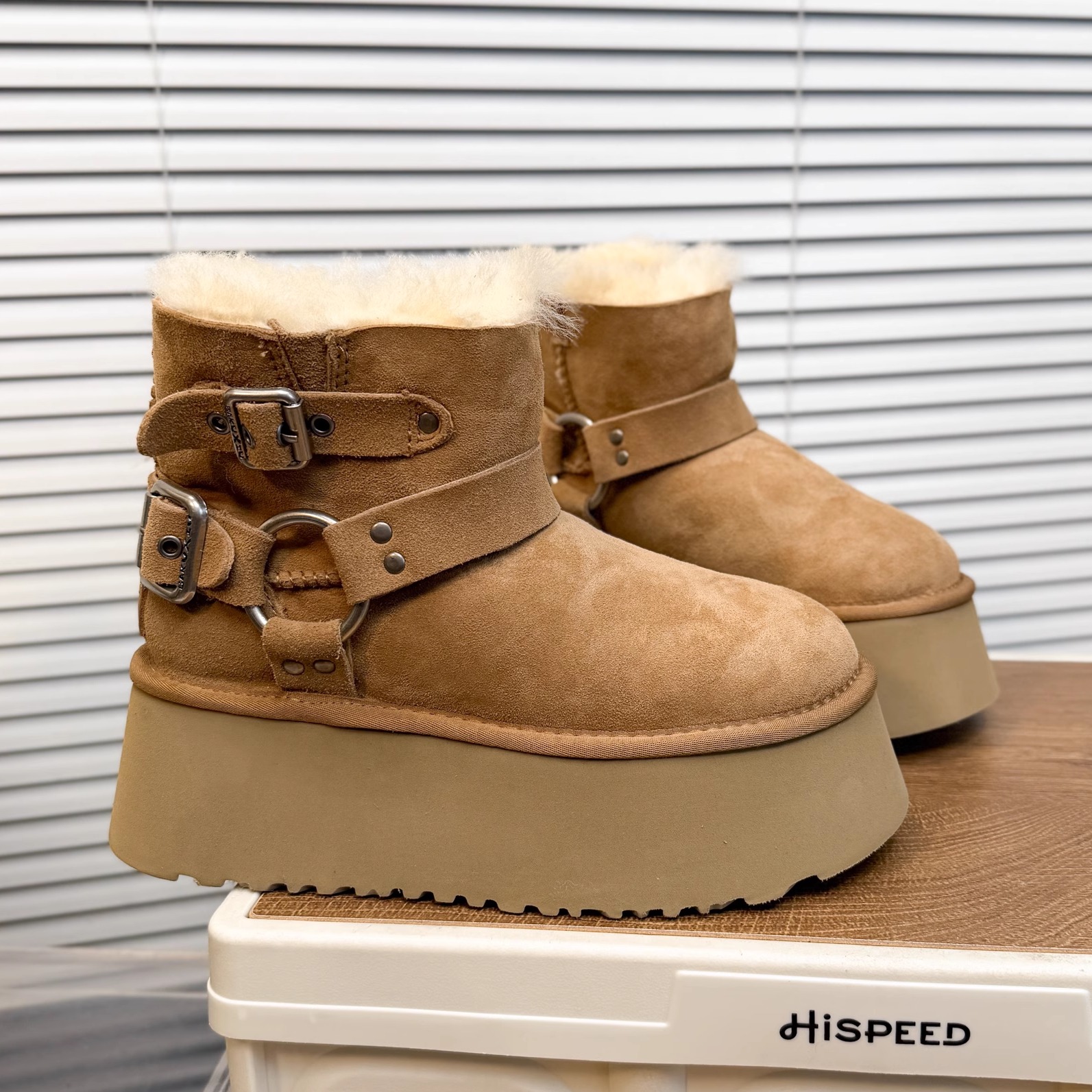 日本OFFCAT羊皮毛一体皮带扣雪地靴女冬季短筒松糕厚底保暖棉鞋潮