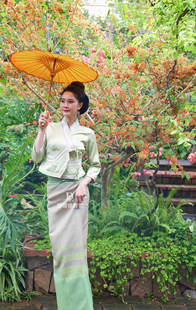 云南版纳傣族服装女套装秋款新品拍照小香风时尚大方上衣长裙