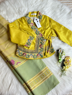 云南西双版纳傣族服饰女舞蹈服春秋装新品拍照小香风上衣长裙套装