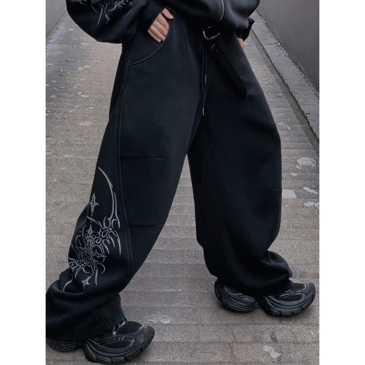 黑色印花弯刀卫裤男女秋季美式水洗重磅微喇直筒裤解构设计阔腿裤