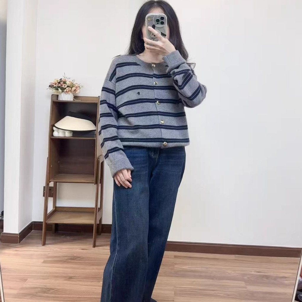 羊绒miu系撞色条纹针织金扣开衫