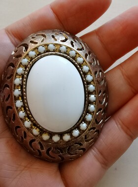 Vintage HAR 白色椭圆胸针
