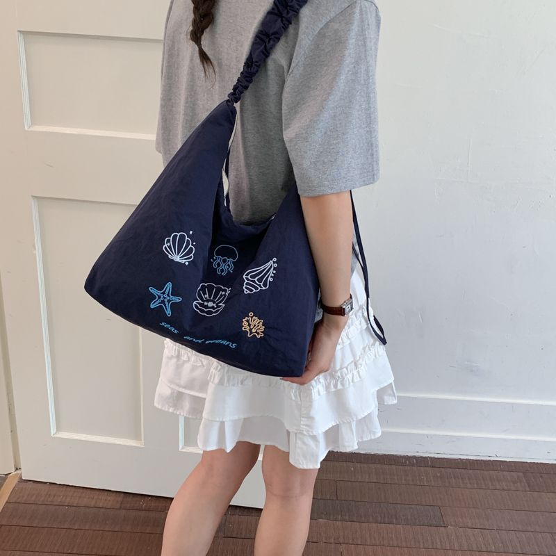 韩国ins慵懒风大容量帆布包2026新款小清新刺绣学生休闲斜挎包女