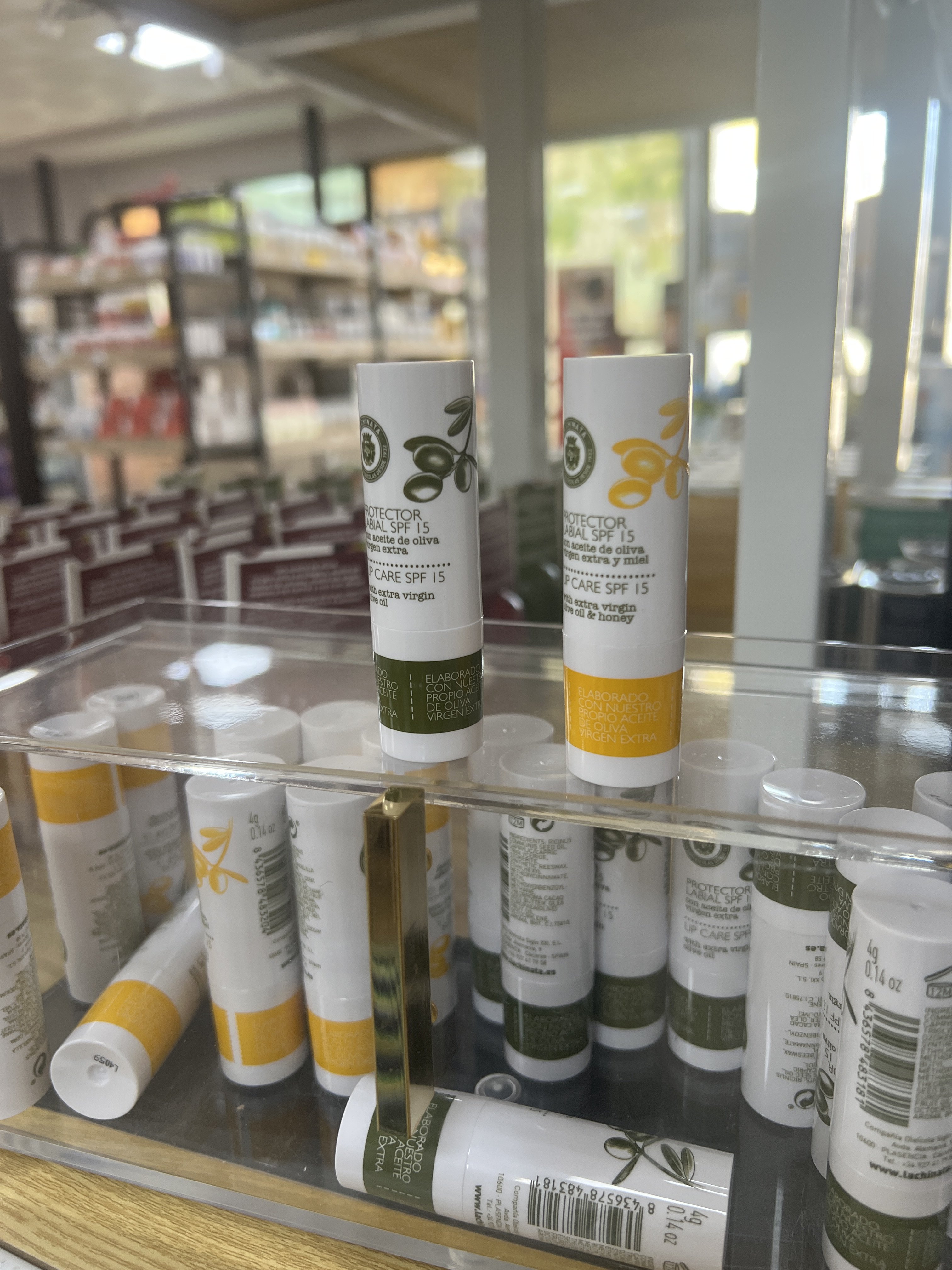 西班牙代购 Lachinata 希那塔橄榄油精华润唇膏滋润修复SPF15,美容护肤/美体/精油,润唇膏,淘宝优惠券,粉丝福利购,淘宝优惠卷