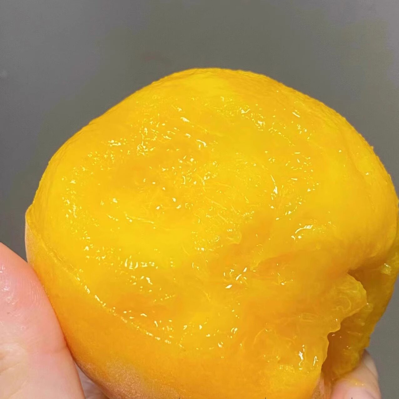 正宗江苏黄桃，现摘新鲜发货，桃香浓郁，纯甜无酸！大沙河贵族！
