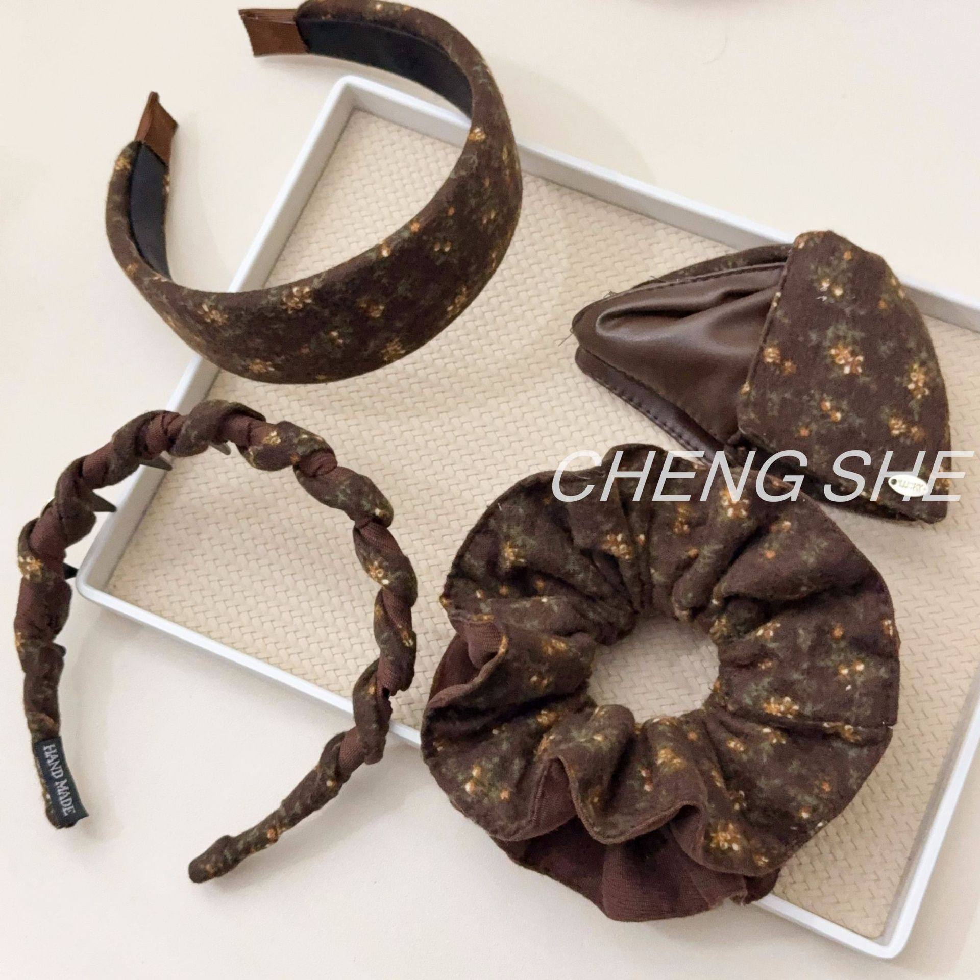 咖棕系列复古小碎花拼接皮面大肠发圈气质百搭马尾发绳鲨鱼夹发箍