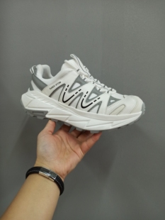 狼耳广州高品质休闲运动男鞋百搭时尚舒适防滑耐磨低调奢华有内涵