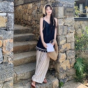 复古V领流苏牛仔背心连衣裙女2025夏新款碎花阔腿休闲裤时尚套装图片