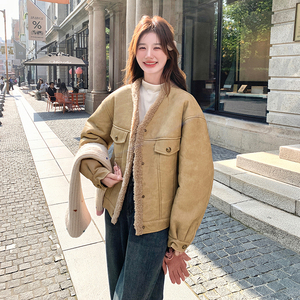 卡其色皮毛一体外套冬女新款设计感V领气质小个子加厚羊羔毛棉衣,女装皮草,浙宝099