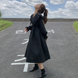 法式千金黑色娃娃领连衣裙女春秋2025新款赫本风高级感超好看长裙图片