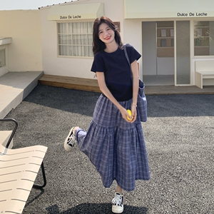 休闲松弛感一整套穿搭女2025夏季新款黑色显瘦短袖格纹半身裙套装图片