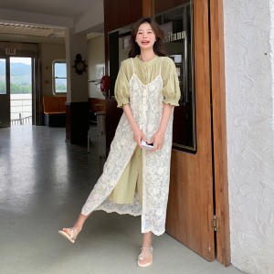 夏季连衣裙女2025新款森系泡泡袖休闲温柔风叠穿蕾丝吊带裙图片