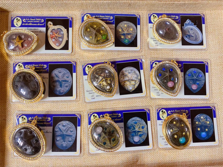泰国佛牌 龙婆碧纳 碧娜 2500 幸运星 金壳 带卡