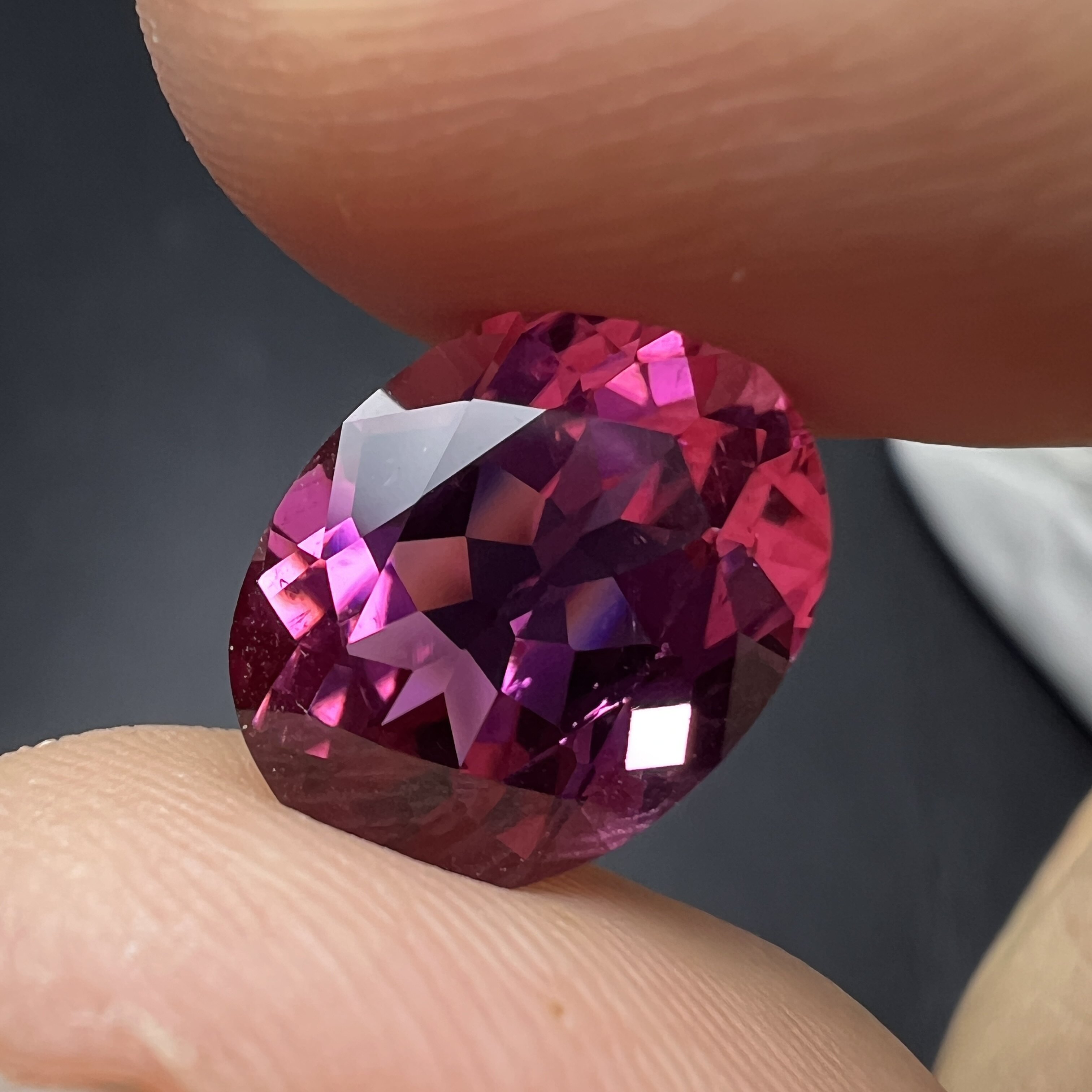 5.73克拉粉红色碧玺椭圆形全净体高品质商品10*13mm