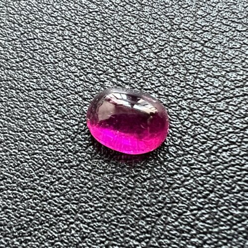 2.3克拉天然卢比莱碧玺蛋面素面椭圆7*9mm