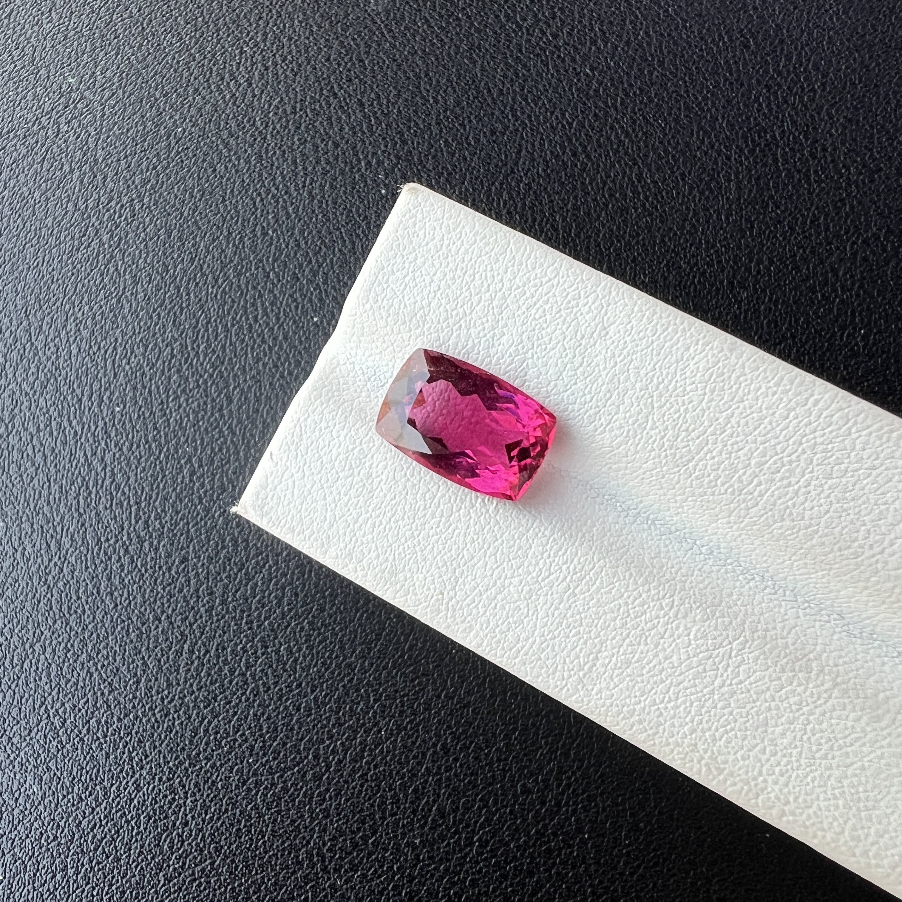 5.54ct红色卢比莱碧玺长枕形精切晶体干净8.9*13.2mm