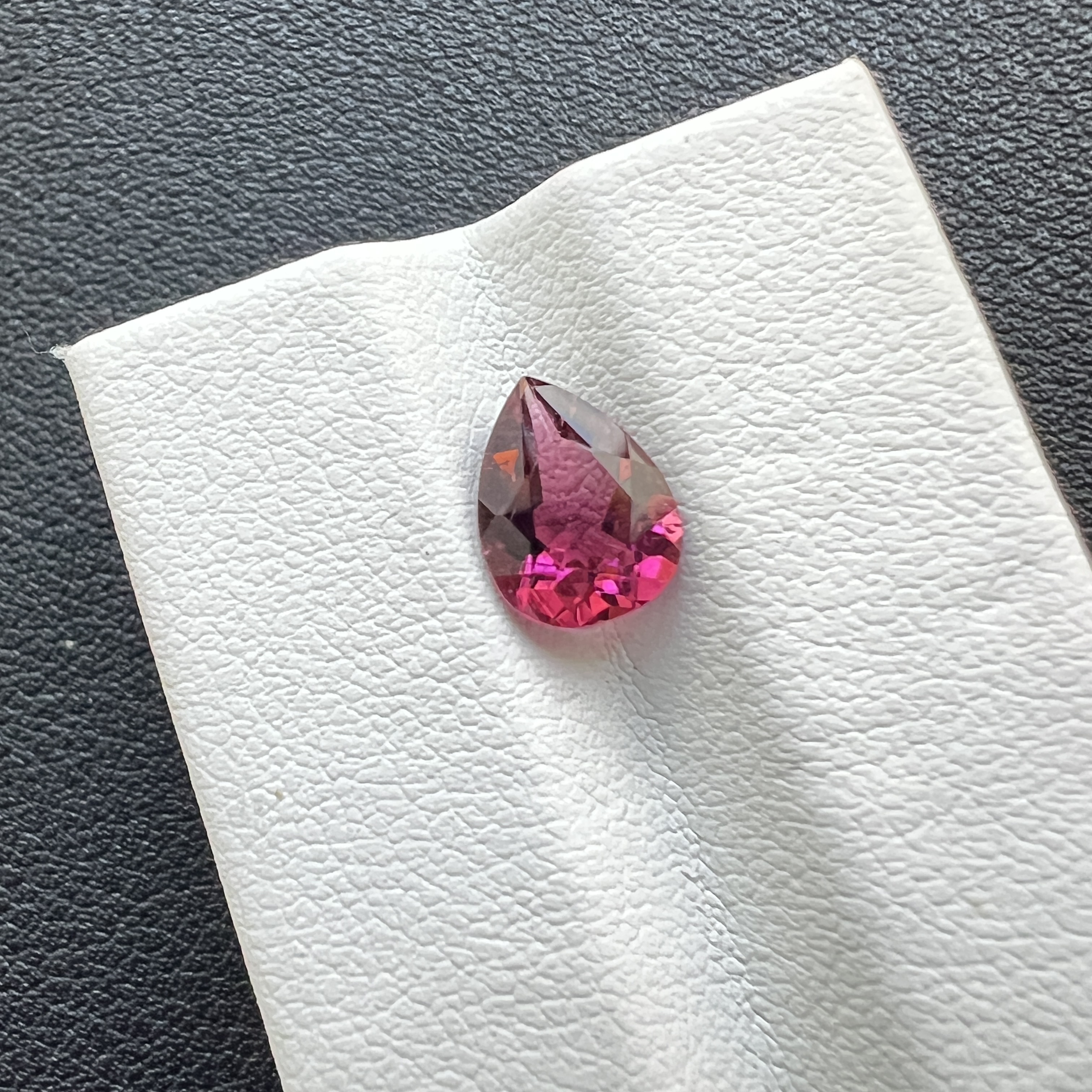 1.47ct水滴形碧玺莲花色带玫红色小精品7*9mm晶体干净