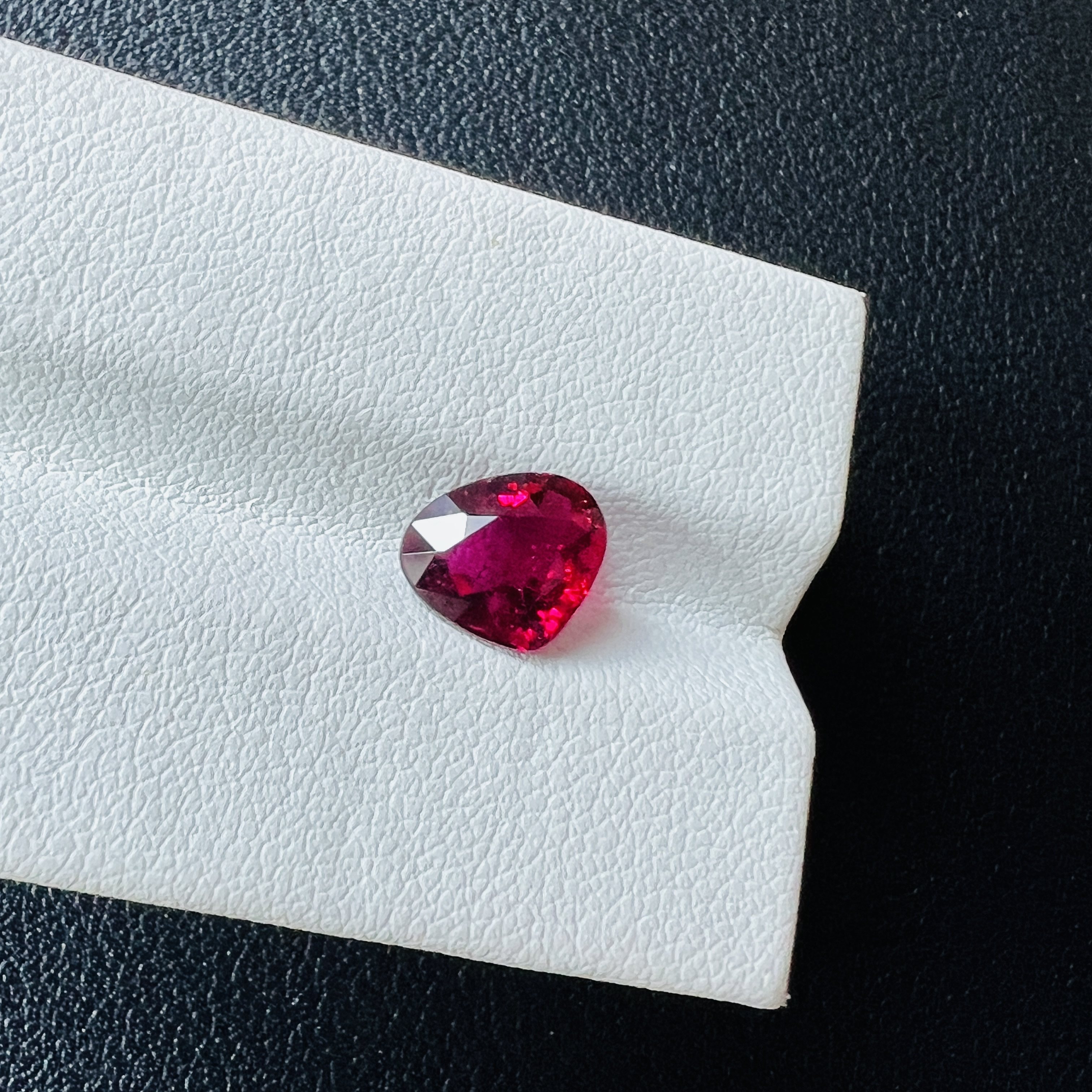 1.55ct卢比莱碧玺鸽血红色三角形精切工艺精品7.2*8.4mm桃红玫瑰