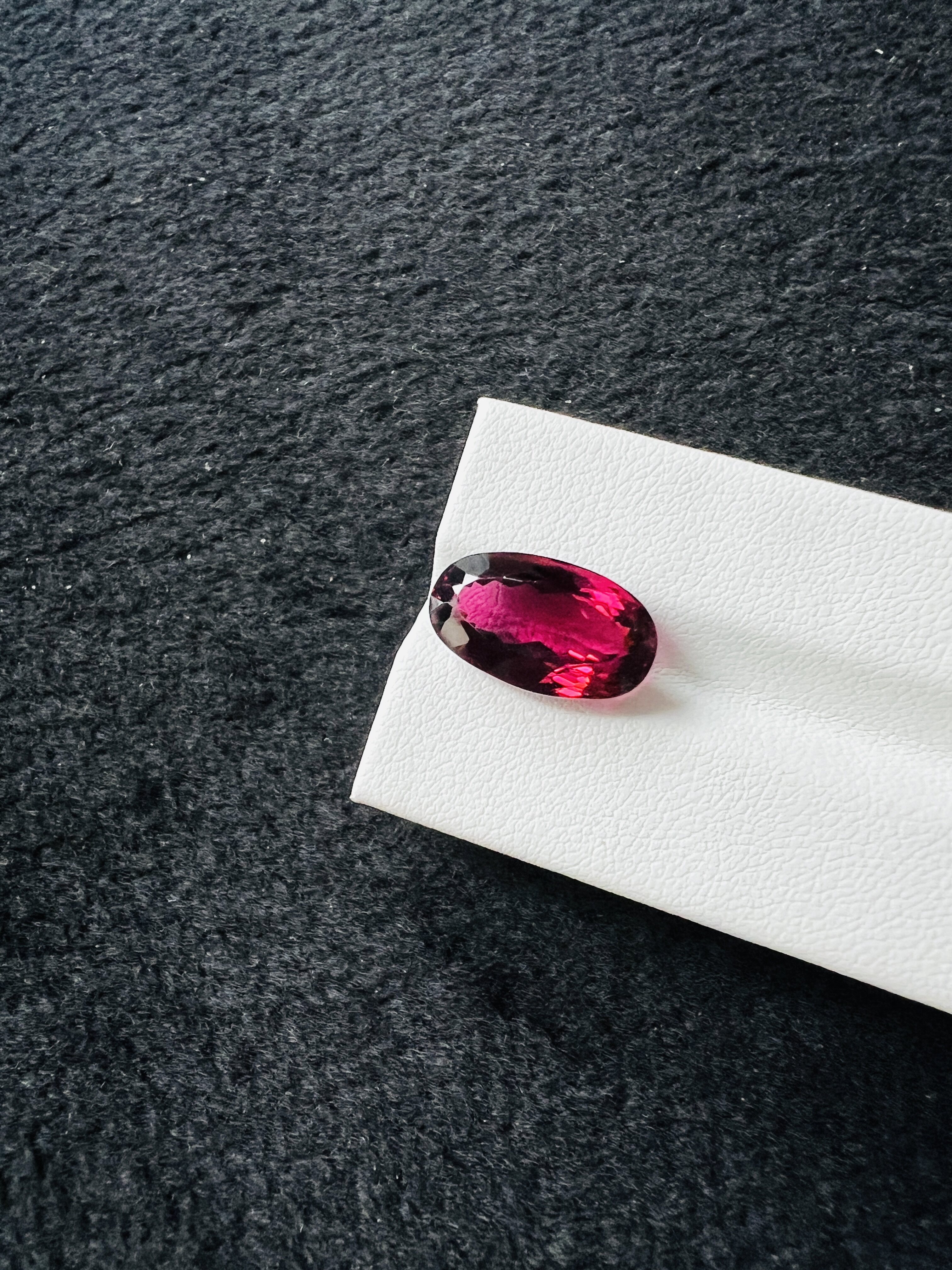 天然碧玺卢比来 椭圆形全净体饱和度高7.8ct 9*16mm