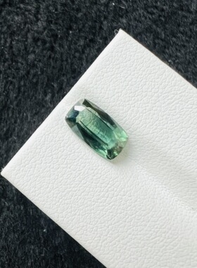 2.77ct绿色碧玺长方形全净衣玻璃体光泽6*10mm