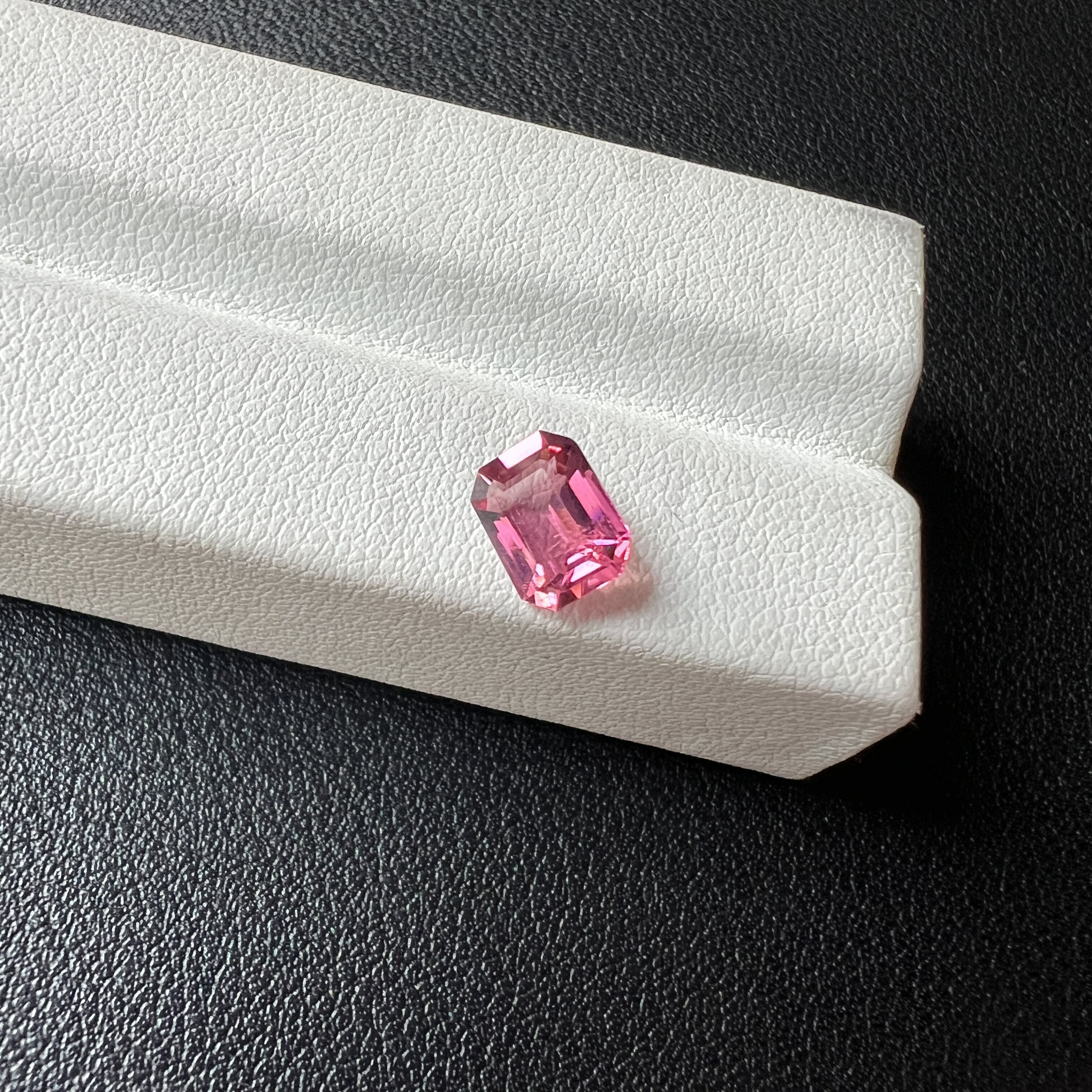 1.26ct粉红色碧玺八角形热粉色桃红玫瑰色全净体6*8mm
