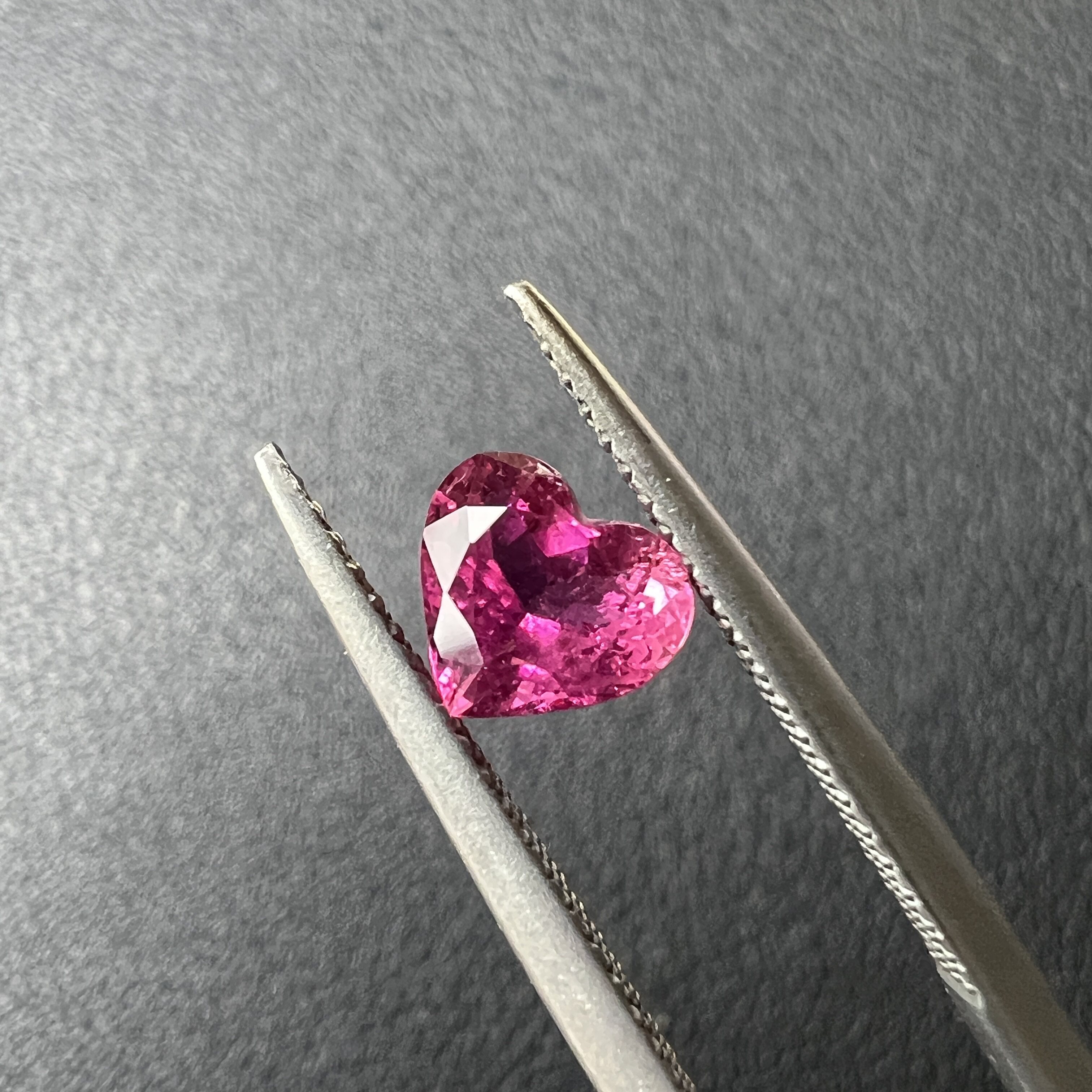 1.19克拉天然粉色碧玺心形精切工艺晶体肉眼干净6.2*6.9mm
